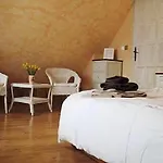 Дом отдыха Three *
